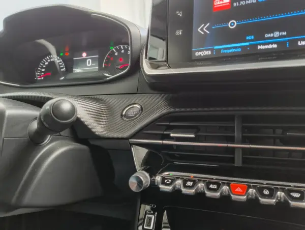 Peugeot 2008 1.2 PureTech Allure 17