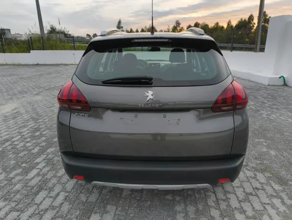 Peugeot 2008 1.2 PureTech Allure 6