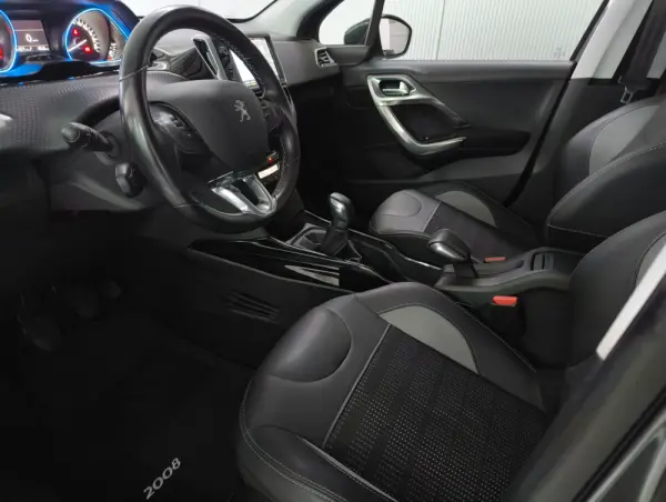 Peugeot 2008 1.2 PureTech Allure 9
