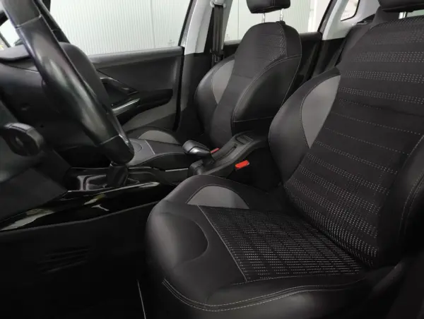 Peugeot 2008 1.2 PureTech Allure 10