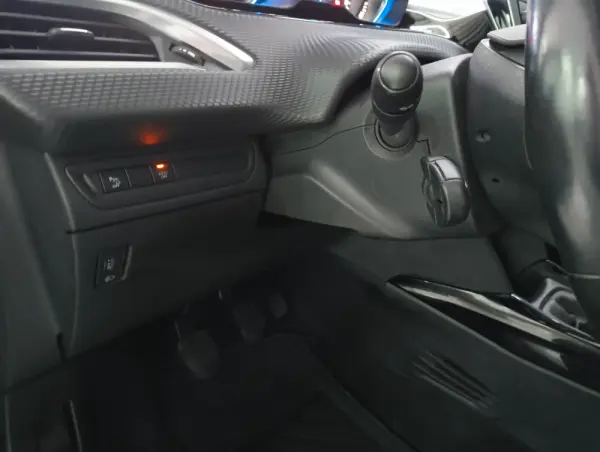 Peugeot 2008 1.2 PureTech Allure 11