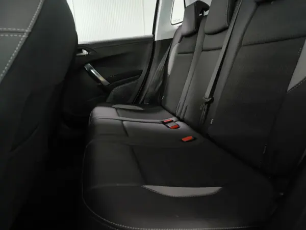 Peugeot 2008 1.2 PureTech Allure 17