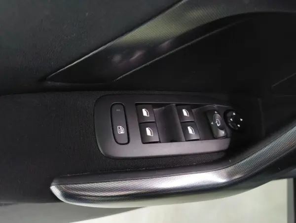 Peugeot 2008 1.2 PureTech Allure 22