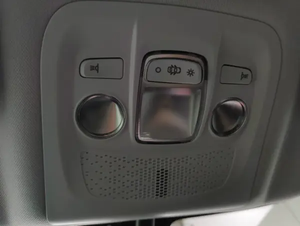 Peugeot 2008 1.2 PureTech Allure 23