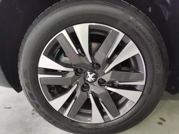 Peugeot 2008 1.2 PureTech Allure 24