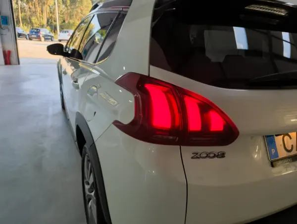 Peugeot 2008 1.2 PureTech Crossway 9