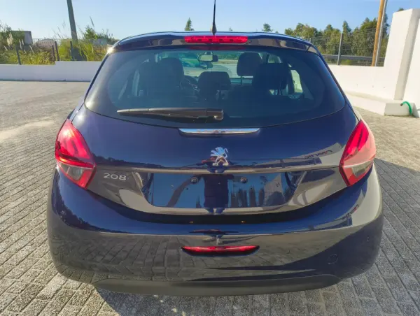 Peugeot 208 1.2 PureTech Signature 4