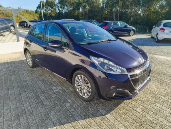 Peugeot 208 1.2 PureTech Signature 6