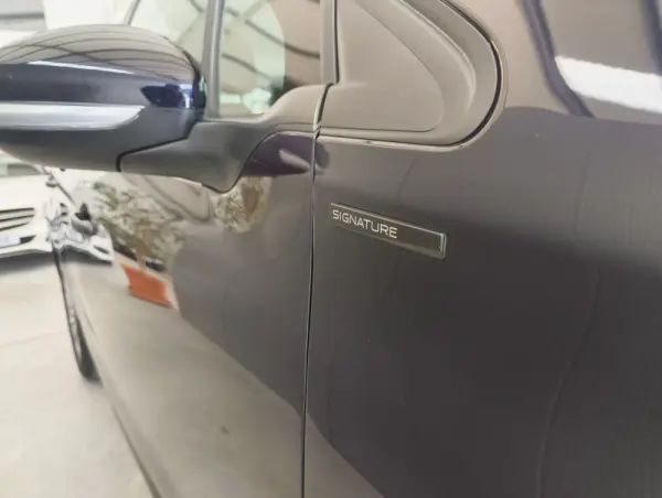 Peugeot 208 1.2 PureTech Signature 12