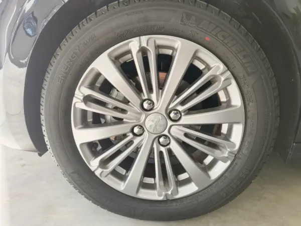 Peugeot 208 1.2 PureTech Signature 22