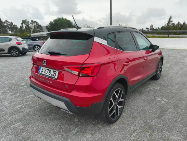 SEAT Arona 1.0 TGI FR 5