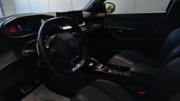Peugeot 2008 PureTech 130 EAT8 GT 7