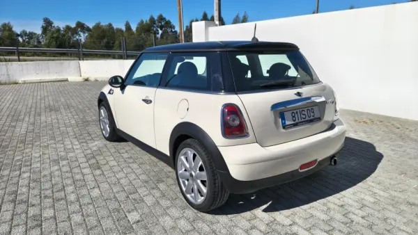 MINI 3 Portas Cooper D 6