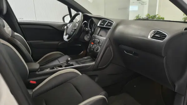 Citroen DS4 1.6 e-HDi So Chic ETG6 8