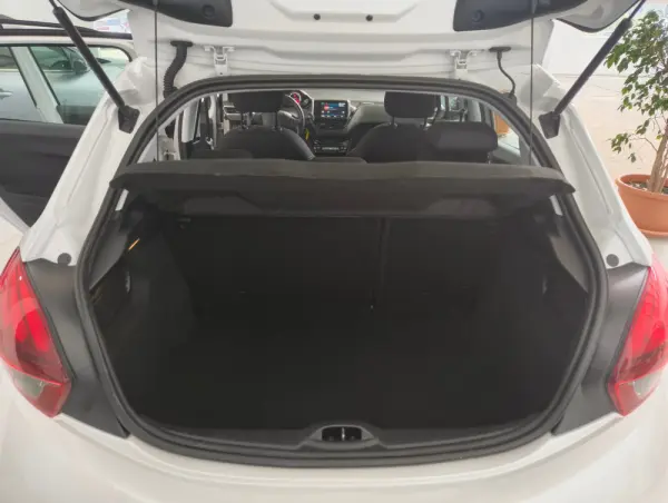 Peugeot 208 1.2 PureTech Allure EAT6 10