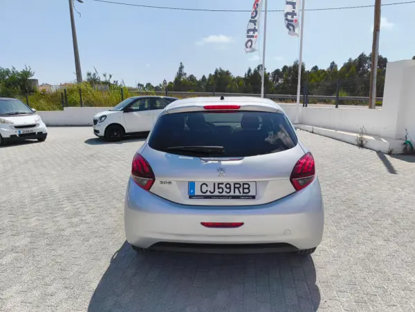 Peugeot 208 1.2 e-VTI STYLE 4