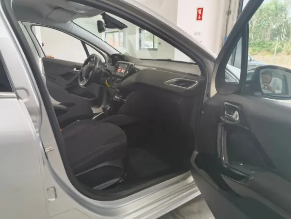 Peugeot 208 1.2 PureTech Allure 13