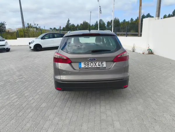 Ford Focus SW Outro 4
