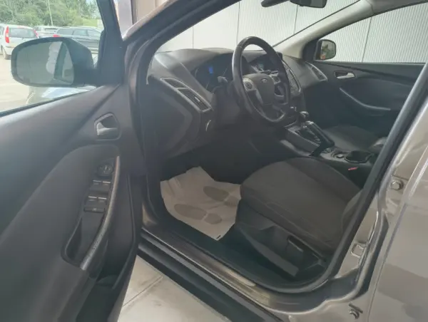 Ford Focus SW Outro 5