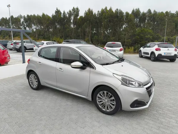 Peugeot 208 1.2 PureTech Allure 3