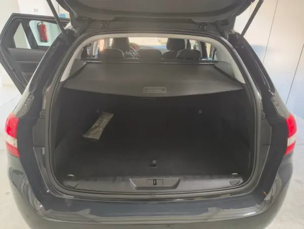 Peugeot 308 SW 1.6 BLUE HDI STYLE 9