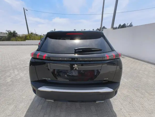 Peugeot 2008 PureTech 130 EAT8 GT 4