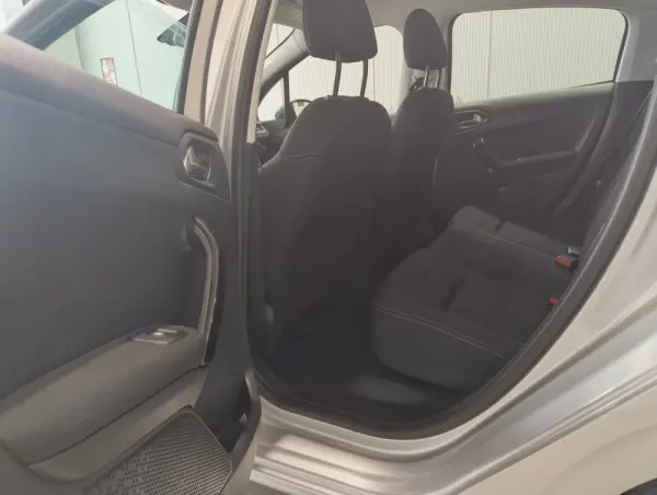 Peugeot 208 1.2 PureTech Allure 9