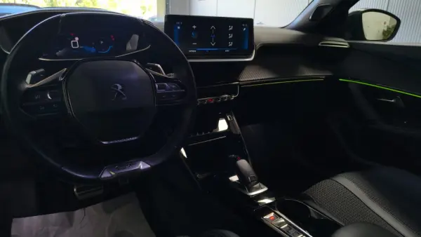 Peugeot 2008 PureTech 130 EAT8 GT 20