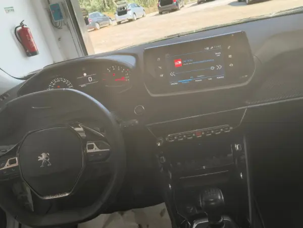 Peugeot 2008 PureTech 100 Allure 7