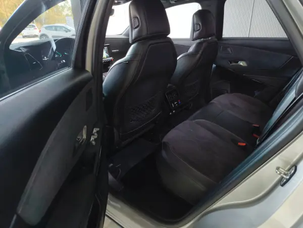 DS DS7 Crossback E-Tense Performance Line+ EAT8 10