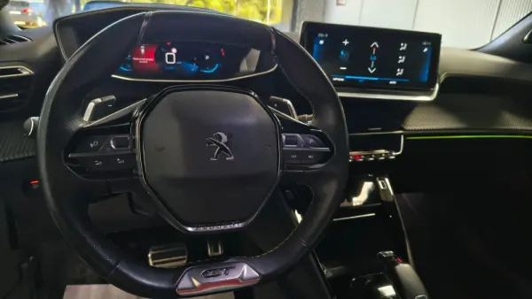 Peugeot 2008 PureTech 130 EAT8 GT 13