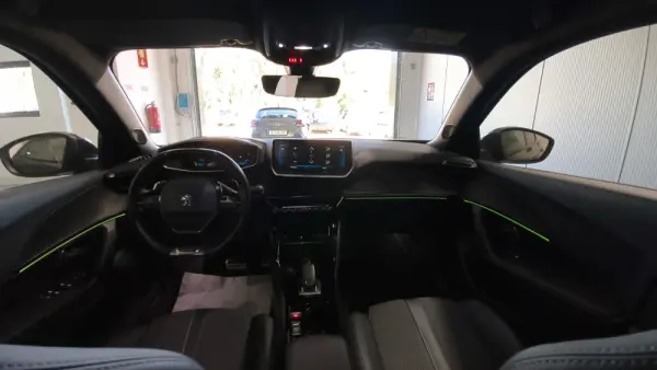 Peugeot 2008 PureTech 130 EAT8 GT 18