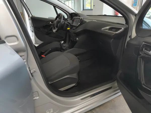Peugeot 208 1.2 e-VTI STYLE 10
