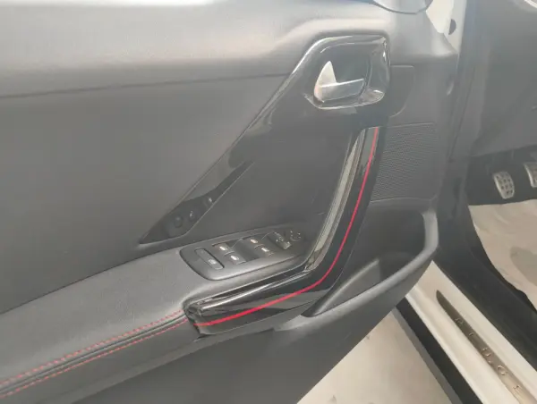 Peugeot 2008 1.2 PureTech GT Line 5