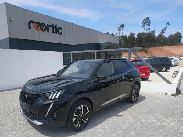 Peugeot 2008 PureTech 130 EAT8 GT 1