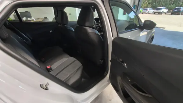 Peugeot 2008 1.2 PureTech Allure 11