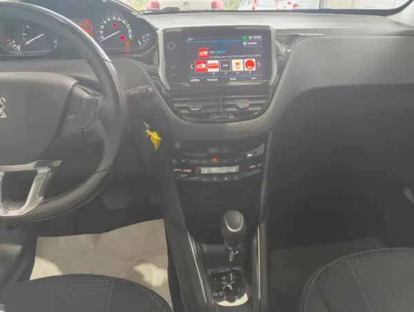 Peugeot 208 1.2 PureTech Allure 8