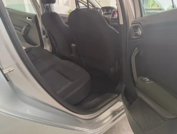 Peugeot 208 1.2 PureTech Allure 12