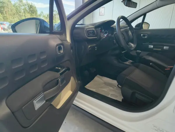 Citroen C3 1.2 Pure Tech S&S Shine 8