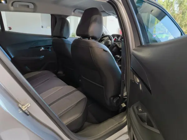 Peugeot 2008 1.5 BlueHDi Allure 10