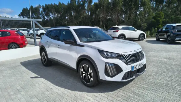 Peugeot 2008 1.2 PureTech Allure 5