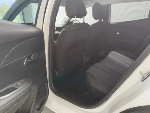 Peugeot 2008 PureTech 100 Allure 11
