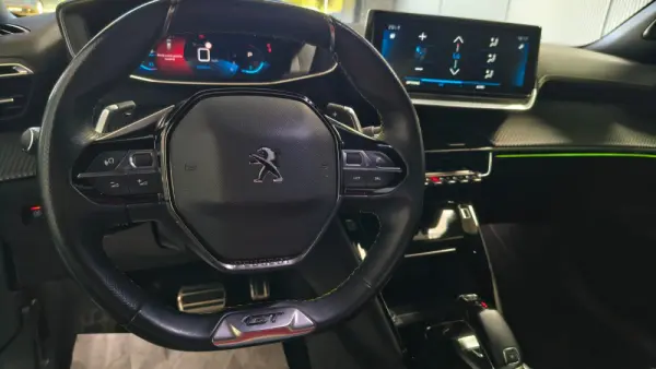 Peugeot 2008 PureTech 130 EAT8 GT 12