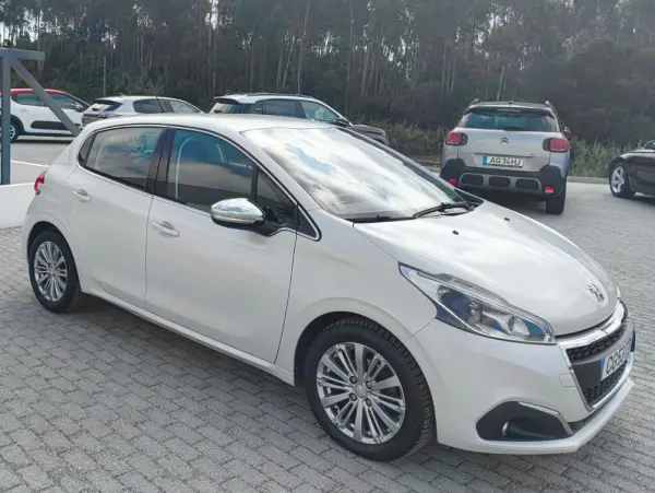 Peugeot 208 1.2 PureTech Allure EAT6 3
