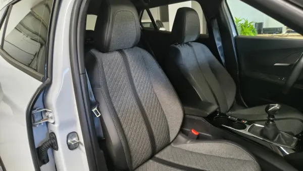 Peugeot 2008 1.2 PureTech Allure 9