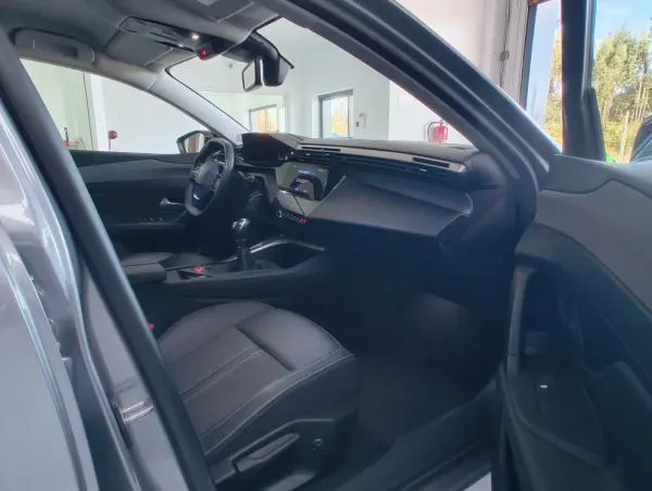 Peugeot 308 1.2 PureTech Allure 8
