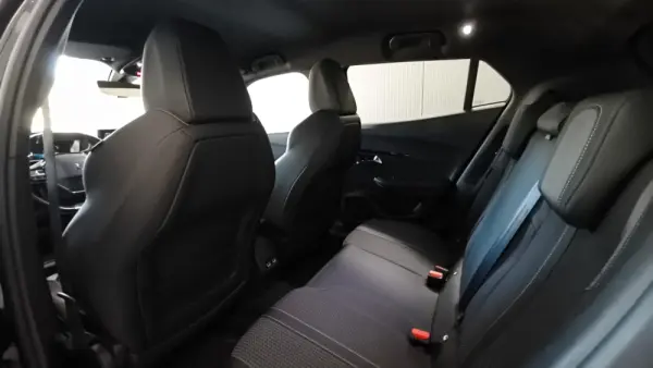 Peugeot 2008 PureTech 130 EAT8 GT 17