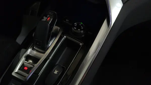 Peugeot 3008 PureTech 130 Stop & Start GPF EAT8 Crossway 22