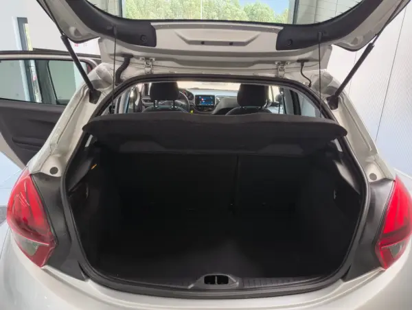 Peugeot 208 1.2 e-VTI STYLE 7