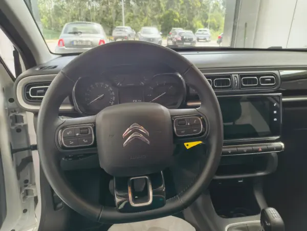 Citroën C3 1.2 PureTech Shine Pack 82cv 9